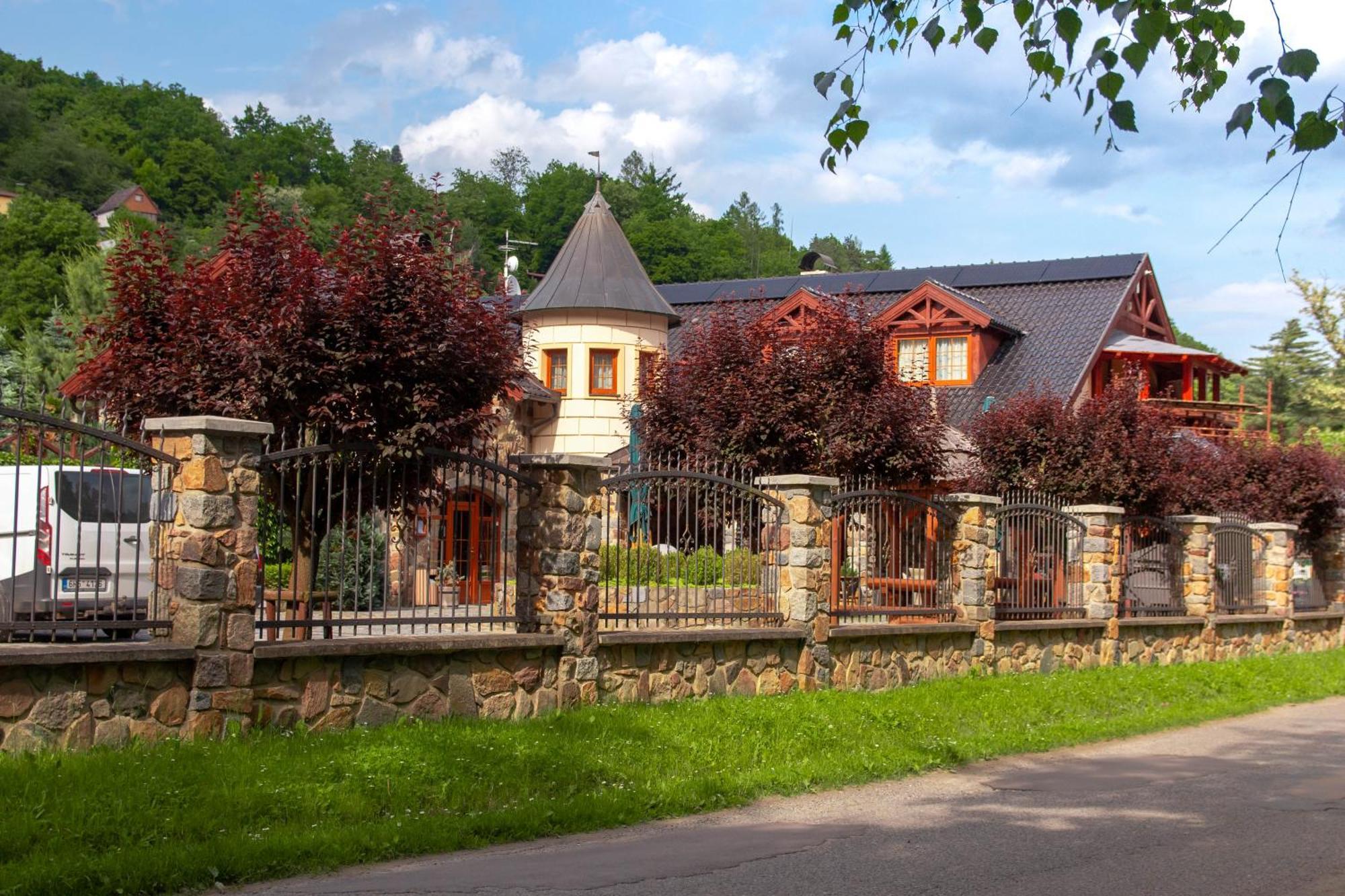 Hotel Zamecek Kaliste 3*